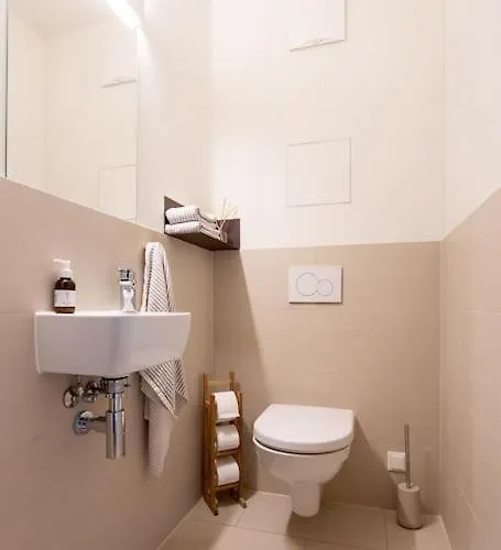 Apartment Dream - And Quiet With Ac And Free Parking Garage
