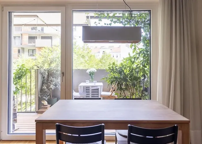 Apartment Dream - And Quiet With Ac And Free Parking Garage