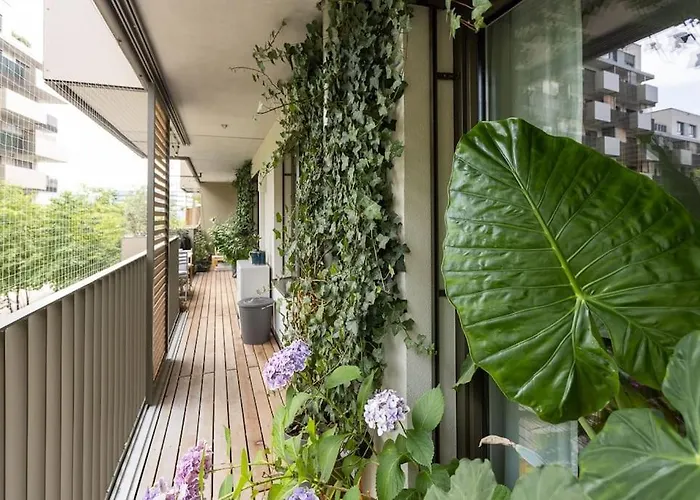 Dream - And Quiet With Ac And Free Parking Garage Apartment *