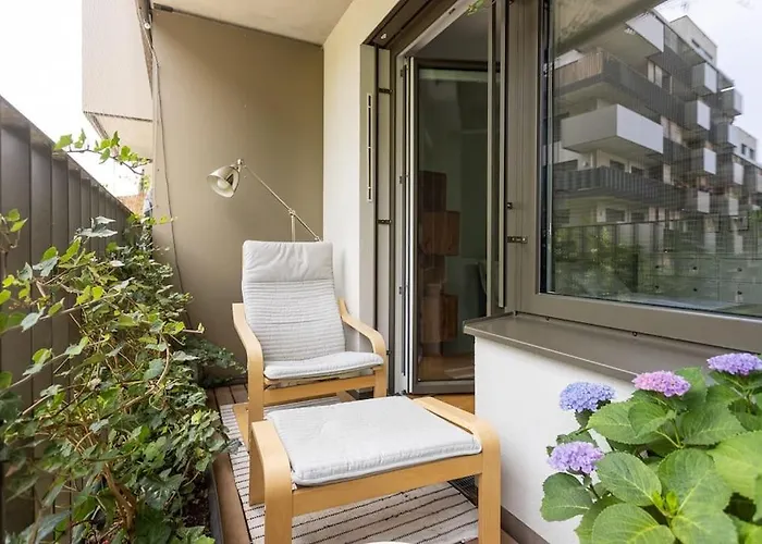 Dream - And Quiet With Ac And Free Parking Garage Apartment *