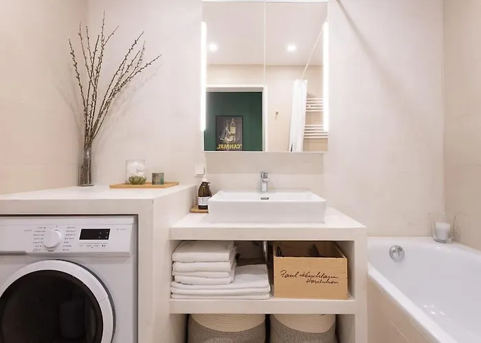Dream - And Quiet With Ac And Free Parking Garage Apartment