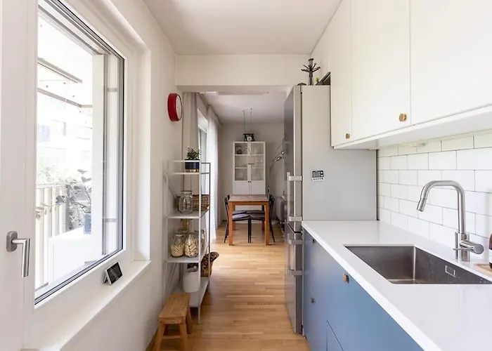 Dream - And Quiet With Ac And Free Parking Garage Apartment